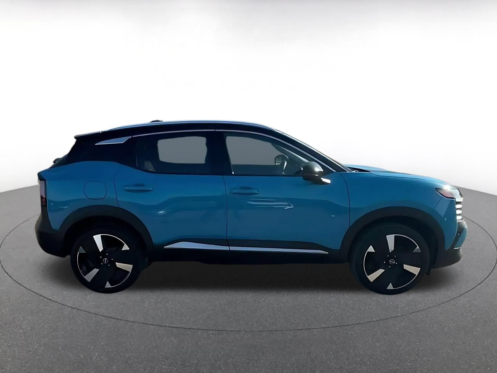 Used 2026 Nissan Kicks SR FWD image 15