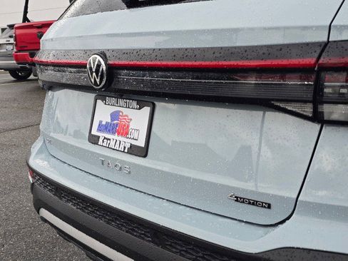 New 2026 Volkswagen Taos SE AWD/4WD image 17