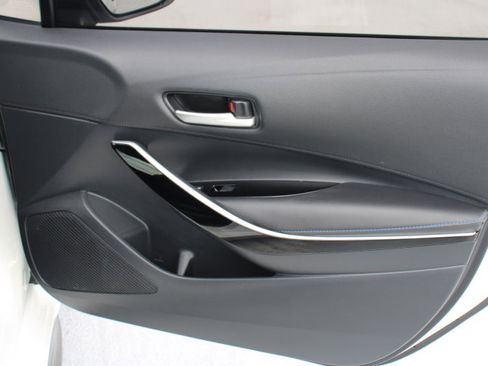 Used 2020 Toyota Corolla XSE FWD image 18
