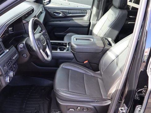 Used 2022 GMC Yukon Denali w/ Denali Premium Package image 13