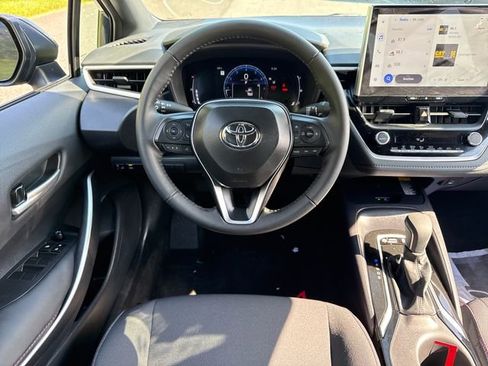 Used 2025 Toyota Corolla SE w/ SE Premium Package FWD image 19