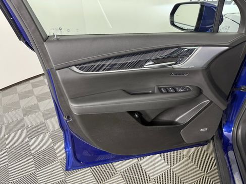 Used 2025 Cadillac XT6 Premium Luxury image 13