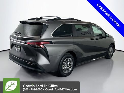 Used 2022 Toyota Sienna XLE image 15