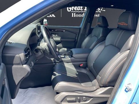 Used 2025 Honda Pilot TrailSport image 9