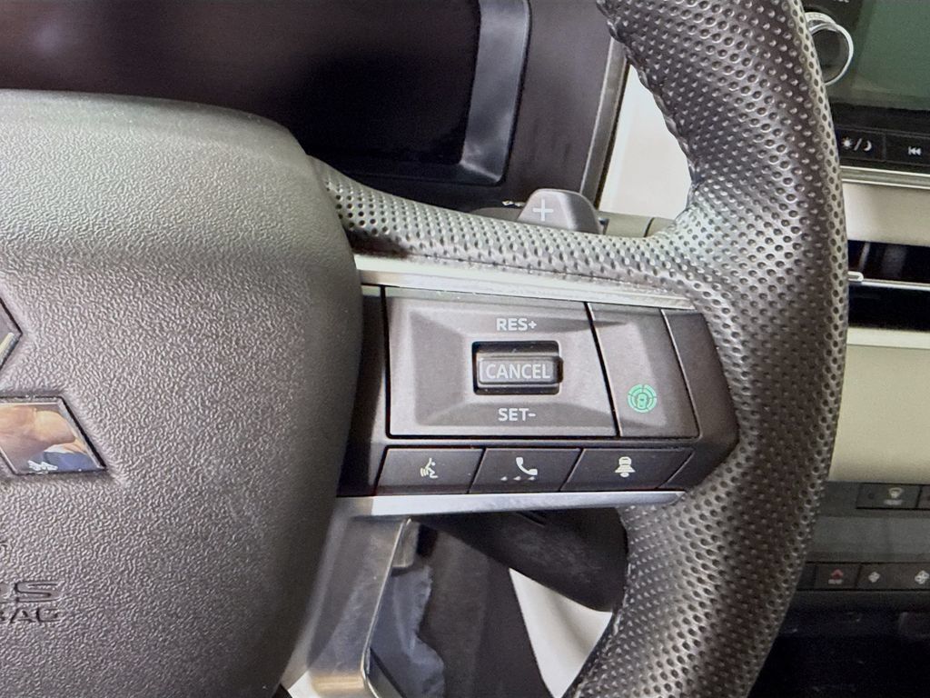 Used 2023 Mitsubishi Outlander SEL AWD/4WD image 22