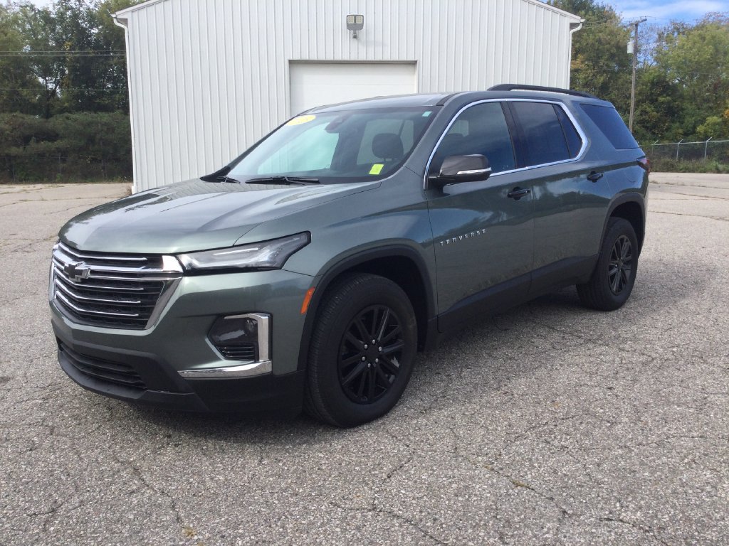 Used 2023 Chevrolet Traverse LT FWD image 3