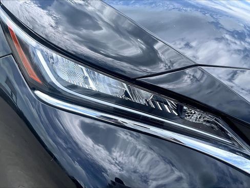 Used 2021 Toyota Venza LE AWD/4WD image 28