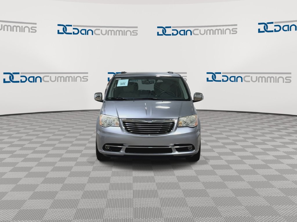 Used 2014 Chrysler Town & Country Touring-L w/ Driver Convenience Group FWD image 3