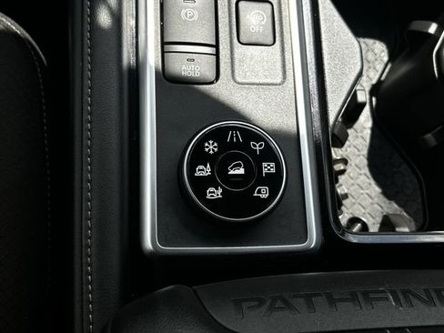 Used 2024 Nissan Pathfinder SL AWD/4WD image 22