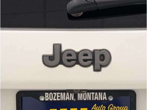 Used 2019 Jeep Cherokee Trailhawk AWD/4WD image 4