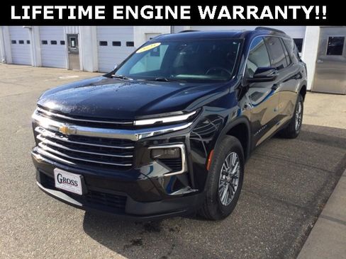 Used 2025 Chevrolet Traverse LT image 4