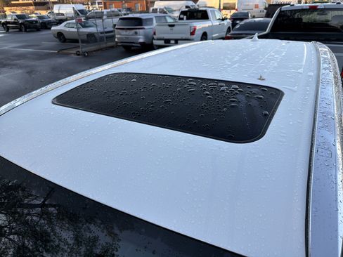 Used 2016 Toyota Highlander XLE image 12