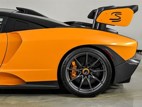 Used 2019 McLaren Senna RWD image 12