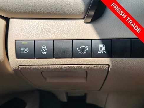 Used 2020 Toyota Camry LE FWD image 19