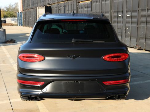Used 2021 Bentley Bentayga image 11