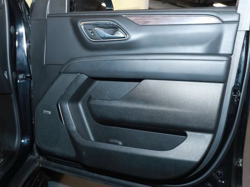 Used 2023 Chevrolet Suburban LT image 19