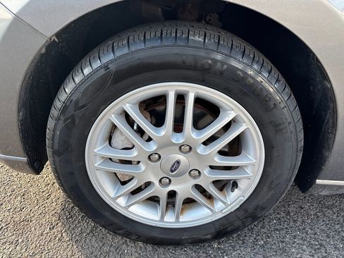 Used 2009 Ford Focus SE image 11