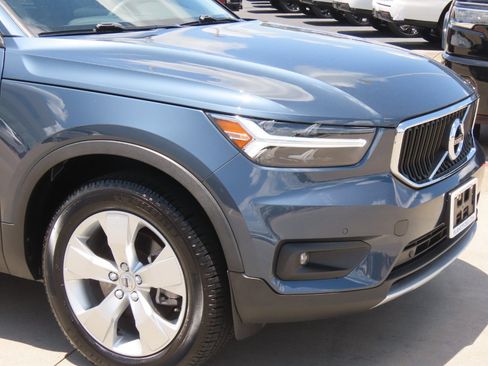 Used 2021 Volvo XC40 T4 Momentum FWD image 6