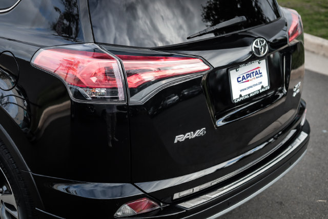 Used 2017 Toyota RAV4 XLE AWD/4WD image 21