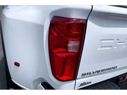 Used 2024 Chevrolet Silverado 3500 High Country w/ High Country Premium Package AWD/4WD image 31
