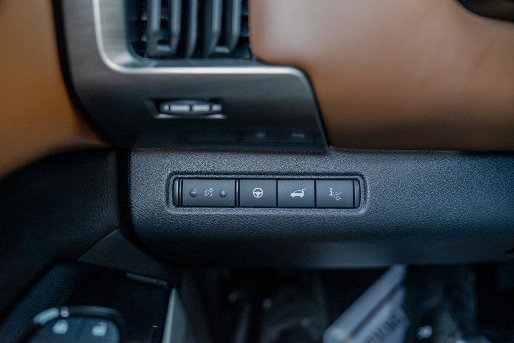 Used 2023 Nissan Pathfinder Platinum FWD image 34