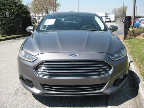 Used 2013 Ford Fusion SE image 2