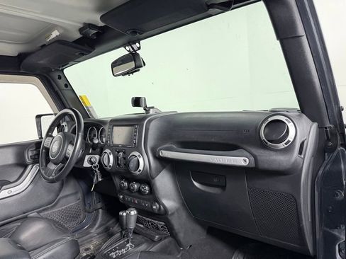 Used 2016 Jeep Wrangler Unlimited Sahara w/ Connectivity Group image 23