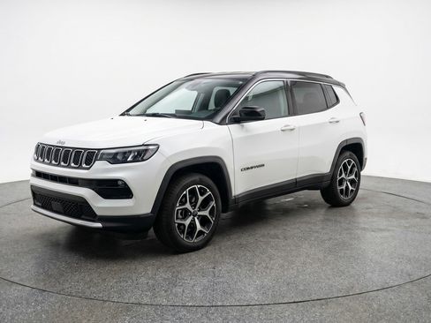 Used 2025 Jeep Compass Limited AWD/4WD image 3