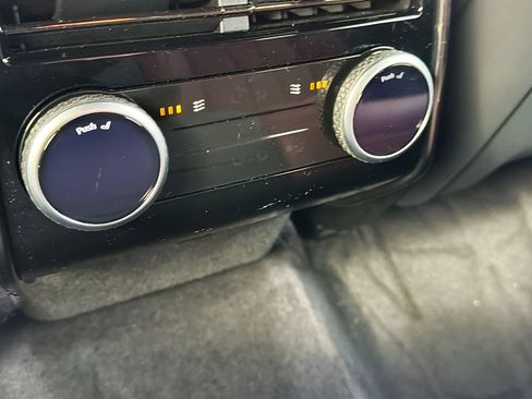 Used 2023 Land Rover Range Rover Sport SE Dynamic image 21