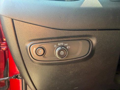Used 2019 Chevrolet Equinox LT FWD image 13