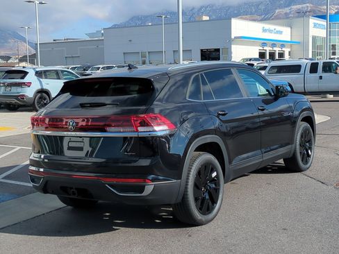 New 2026 Volkswagen Atlas Cross Sport SE AWD/4WD image 3