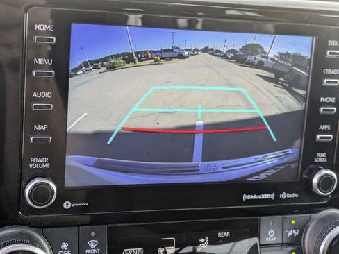 Used 2022 Toyota Highlander XLE image 19