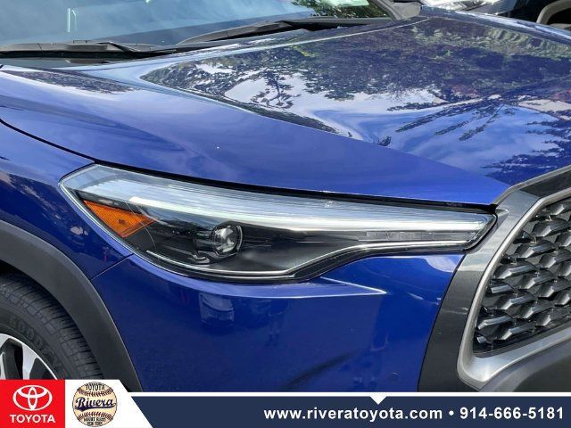 Used 2023 Toyota Corolla Cross XLE w/ Convenience Package AWD/4WD image 11