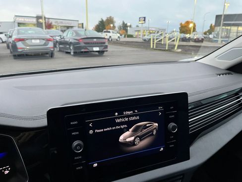 Used 2025 Volkswagen Jetta SE image 18