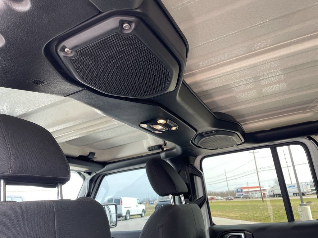 Used 2022 Jeep Wrangler Unlimited Sahara AWD/4WD image 23