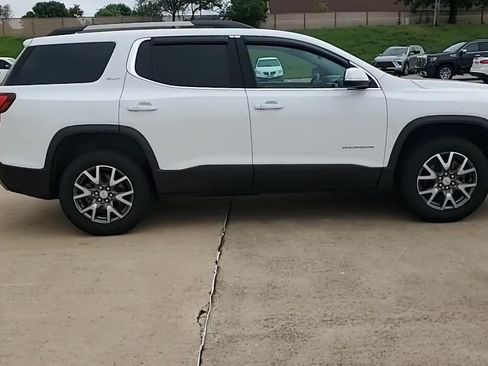 Used 2023 GMC Acadia SLT FWD image 9