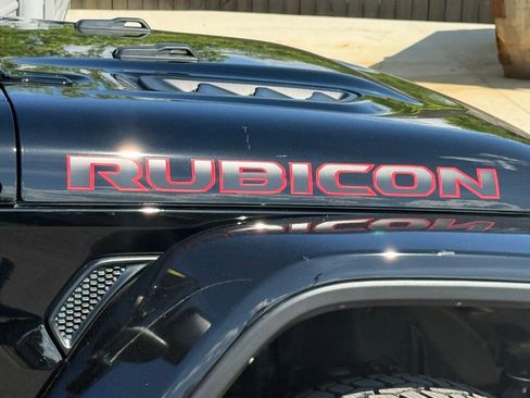 Used 2022 Jeep Wrangler Unlimited Rubicon w/ Cold Weather Group AWD/4WD image 37