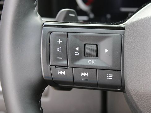 Used 2025 Nissan Rogue SL w/ SL Premium Package image 13