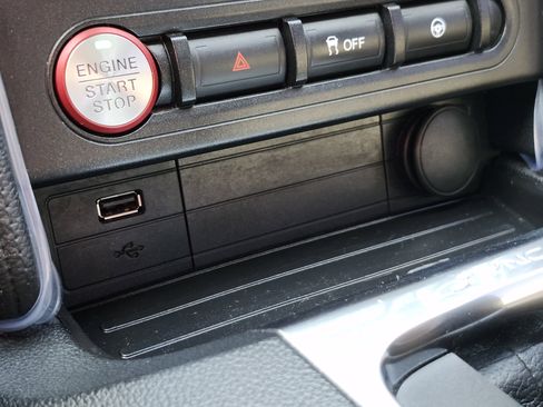 Used 2018 Ford Mustang Coupe image 8