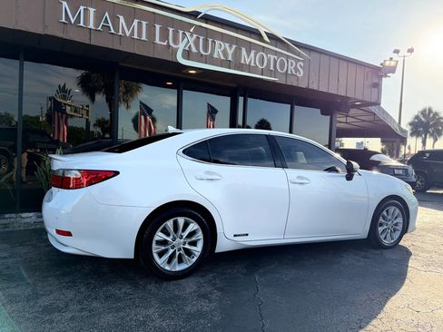 Used 2013 Lexus ES 300h w/ Luxury Pkg FWD image 13