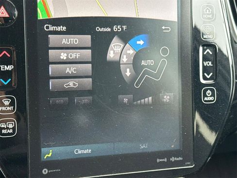 Used 2017 Toyota Prius Prime Premium image 16