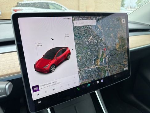 Used 2021 Tesla Model Y Long Range image 24