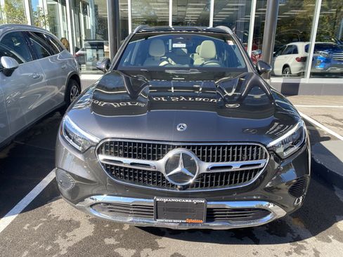 Used 2025 Mercedes-Benz GLC 300 4MATIC image 3