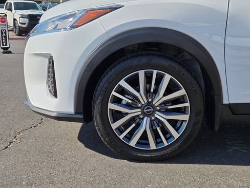Certified 2023 Nissan Kicks SV FWD image 9