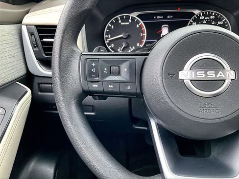 Used 2023 Nissan Rogue SV image 23