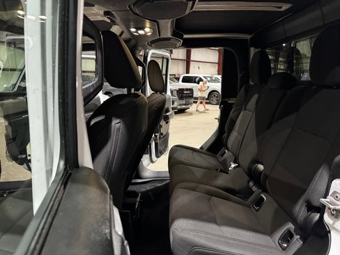 Used 2020 Jeep Gladiator Sport image 17