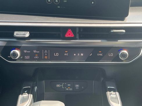 New 2025 Kia Sorento EX FWD image 15