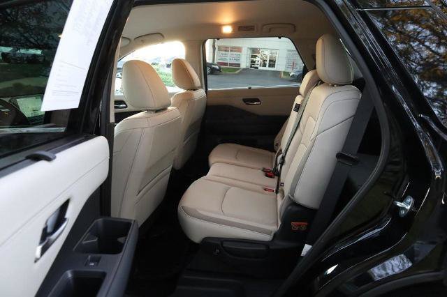 Certified 2025 Nissan Pathfinder SL FWD image 24
