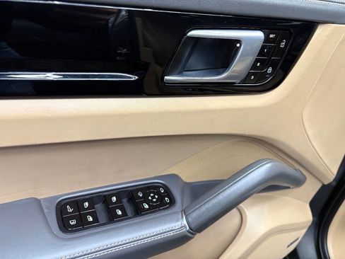 Used 2021 Porsche Cayenne E-Hybrid Coupe image 41