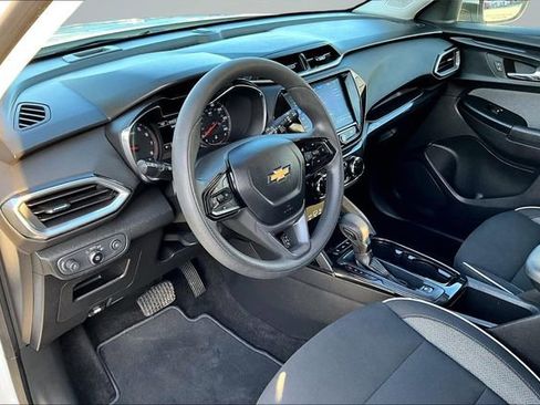 Used 2023 Chevrolet TrailBlazer LT w/ Convenience Package image 16